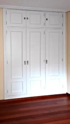 Decoración en puertas y paredes